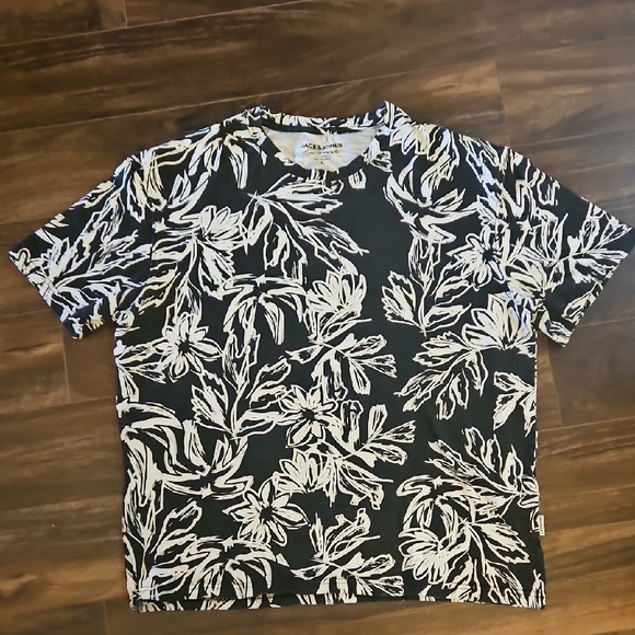 Jack & Jones Other - Jack & Jones Black and White Botanical Short Sleeve Tee